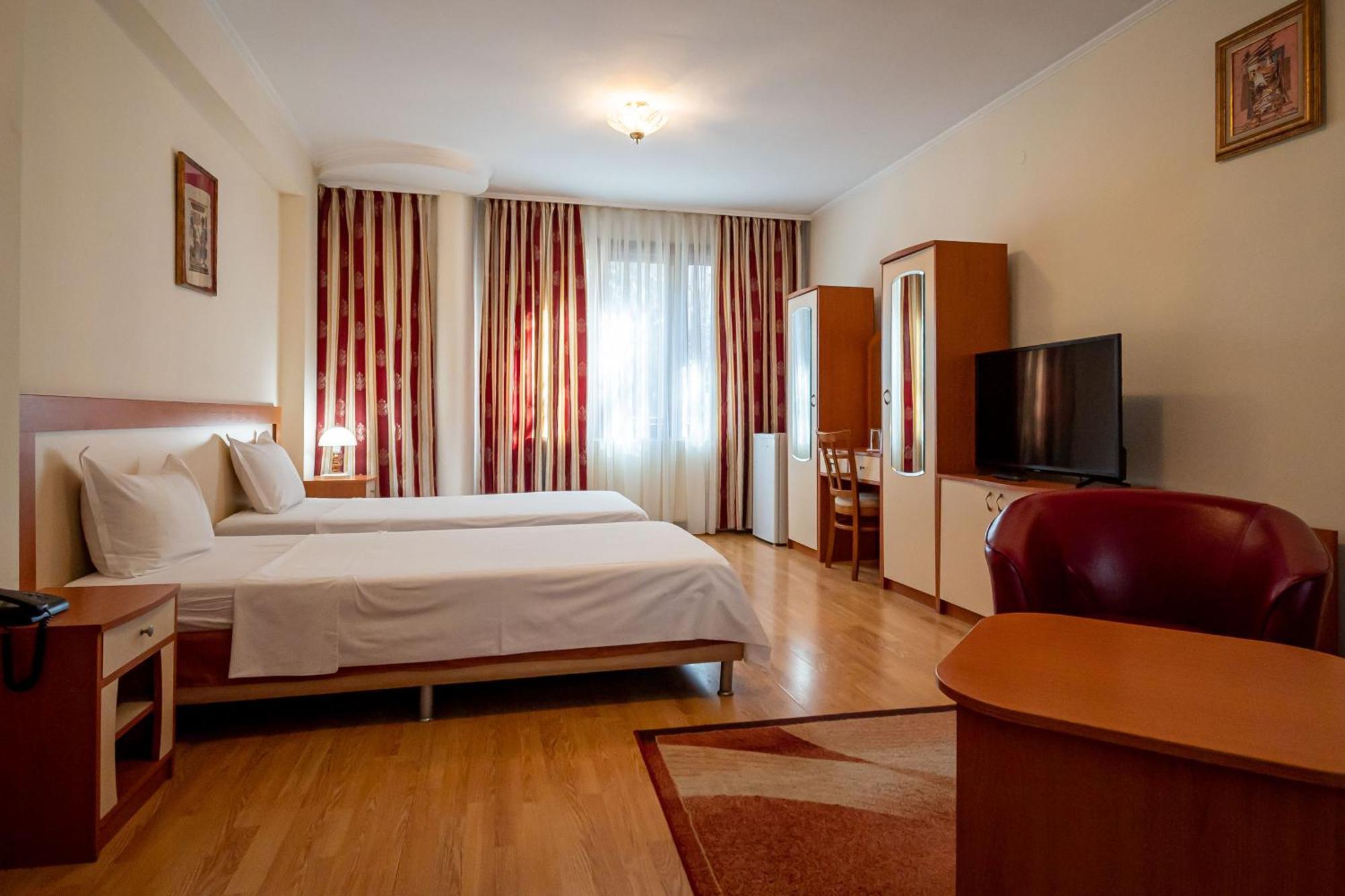 Primavera 1 Hotel Pazardzsik Kültér fotó